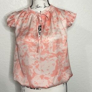93- INC International Concepts NWT Pink & White Top Size Medium. 100% Polyester.